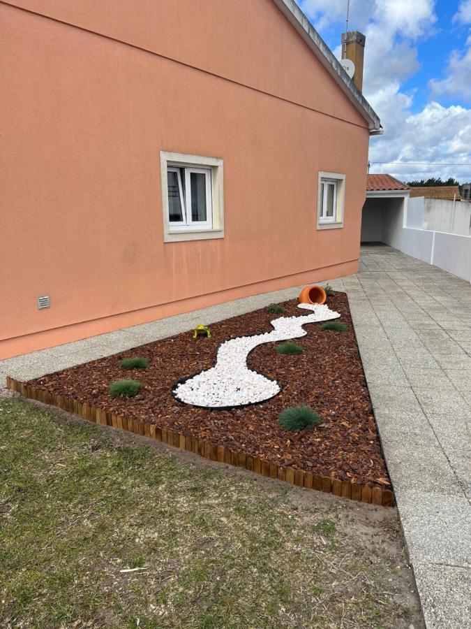 Moradia Alegre No Centro Da Vila Da Tocha. Kültér fotó